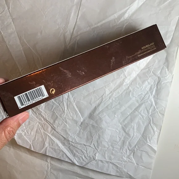 Hourglass No 1 Powder Brush - Picture 3 of 10